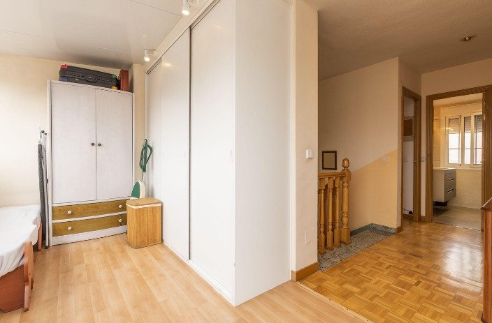 Vivienda con parquet de roble recién instalado