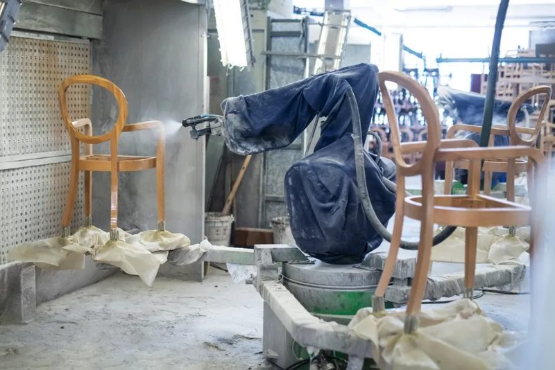 Mueble antiguo de herencia restaurado en el taller